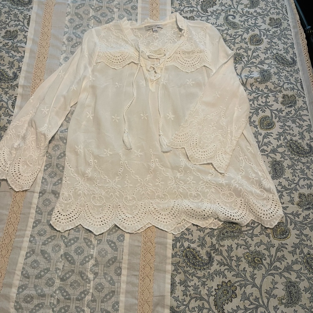 Single Thread Eyelet Top - image 8